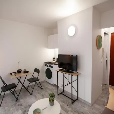 Apartman Stylish With Pool 500 Meters To The